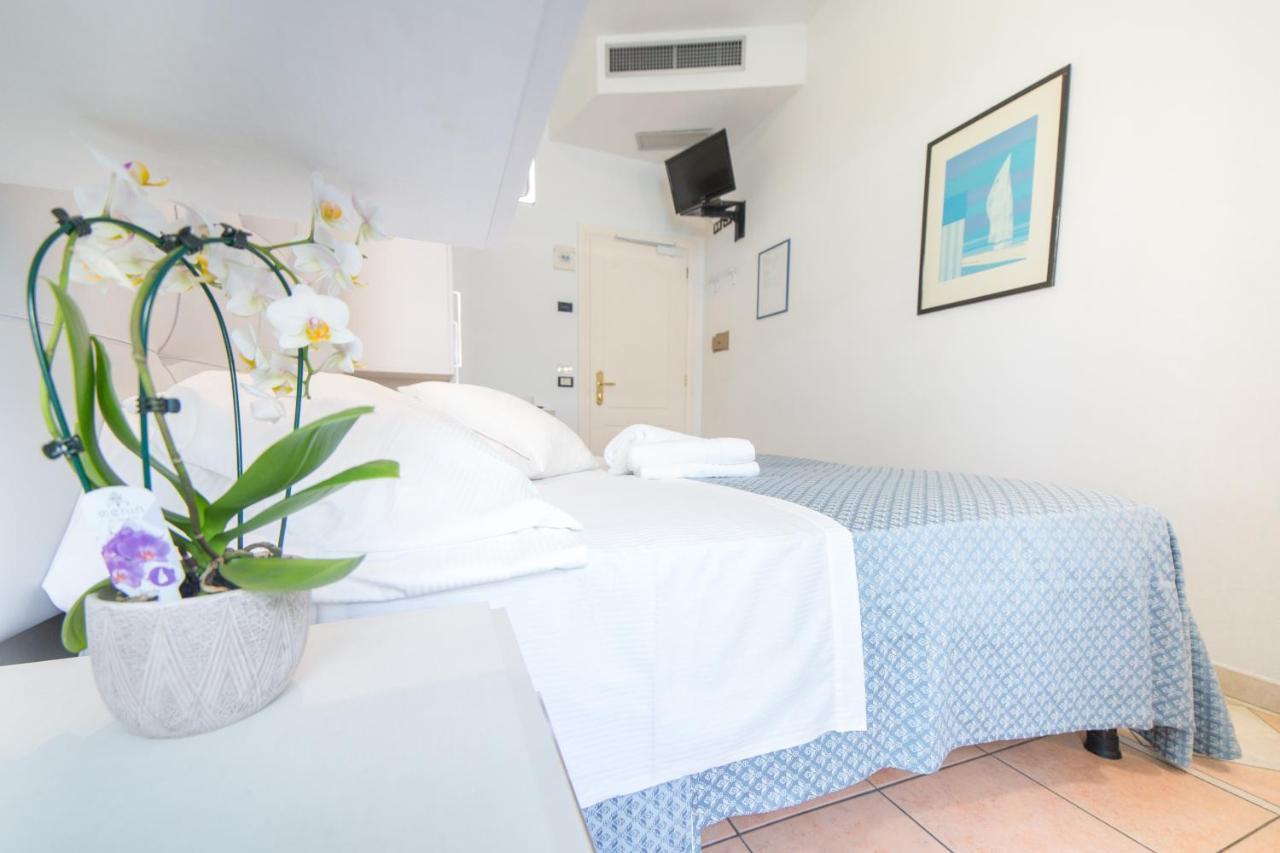 Hotel Elite Cattolica Kültér fotó