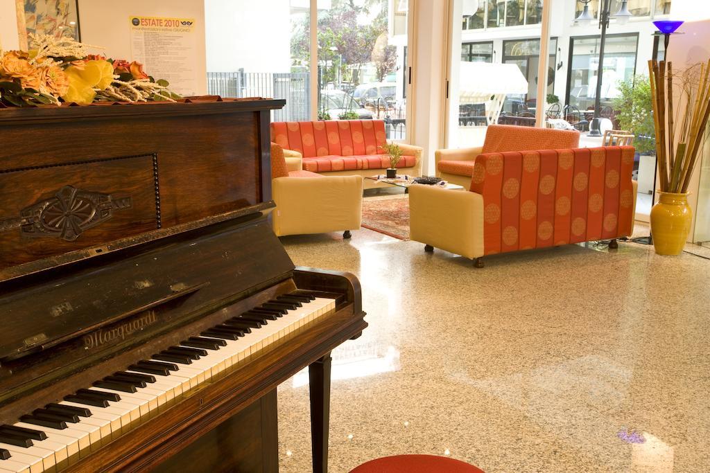 Hotel Elite Cattolica Kültér fotó