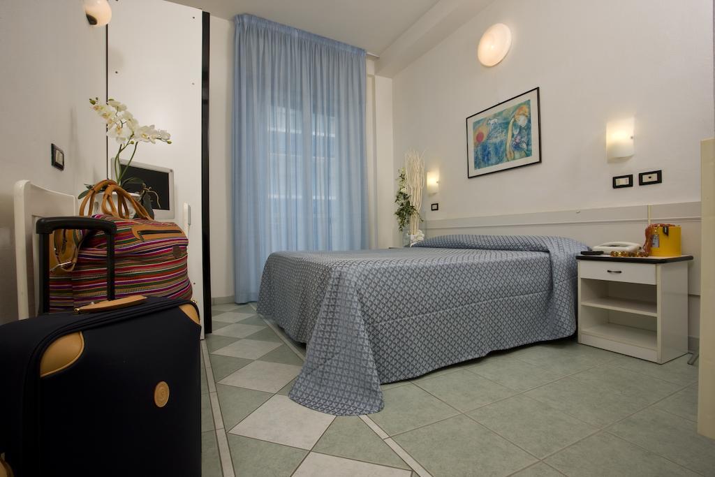Hotel Elite Cattolica Szoba fotó